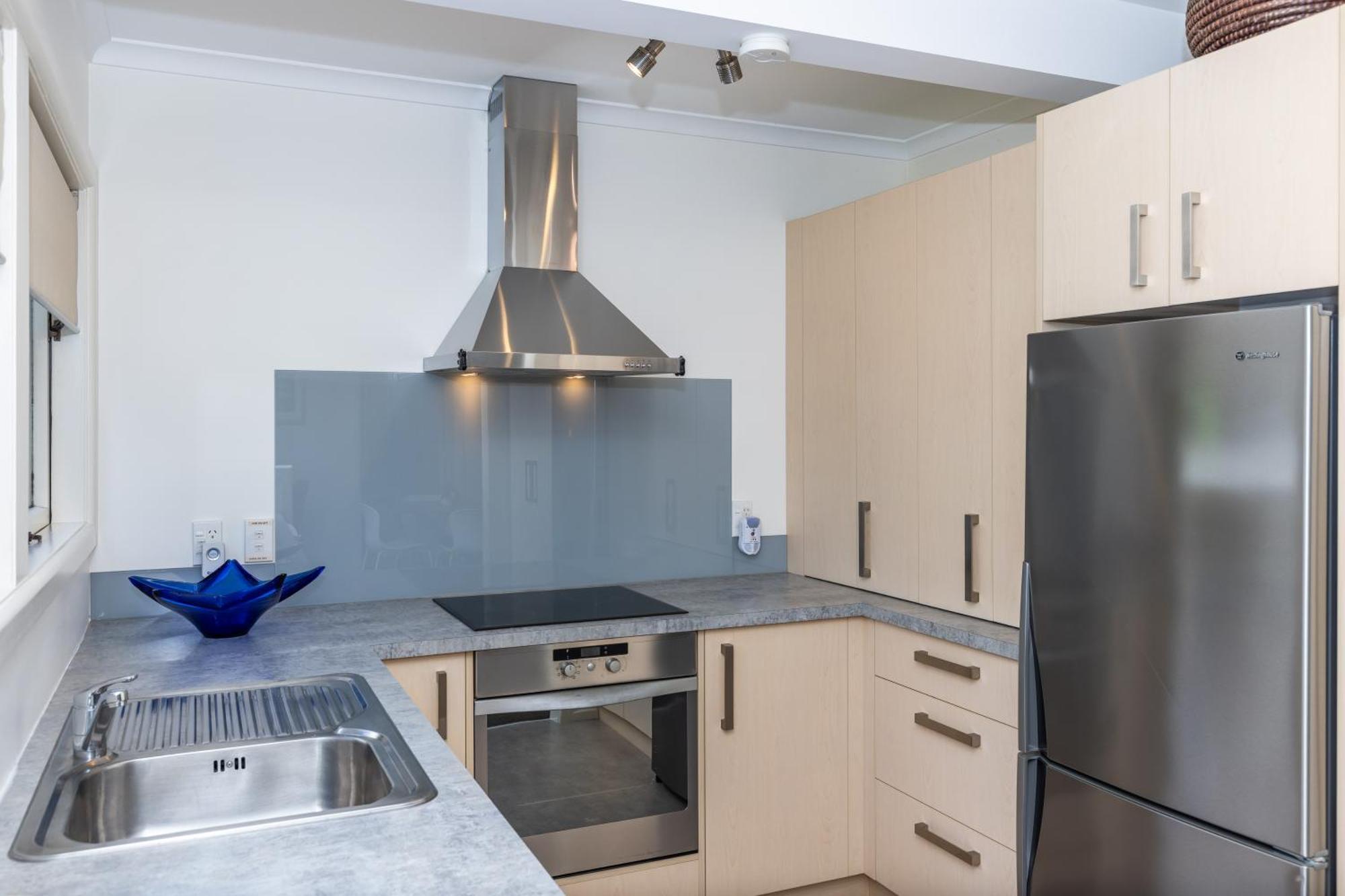 2 Bedroom Home Away From Home Near Cbd & Private Parking Hamilton Kültér fotó